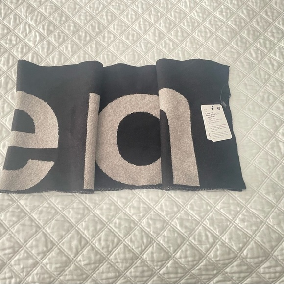 Lululemon Athletica Black and White Knit Logo Scarf - Picture 2 of 4